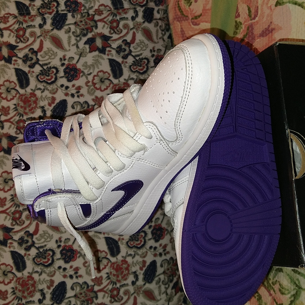 Jordan 1 mid